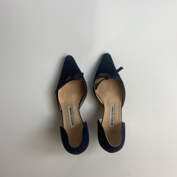 Manolo Blahnik Navy Suede Bow Kitten Heels - Picture 5 of 6